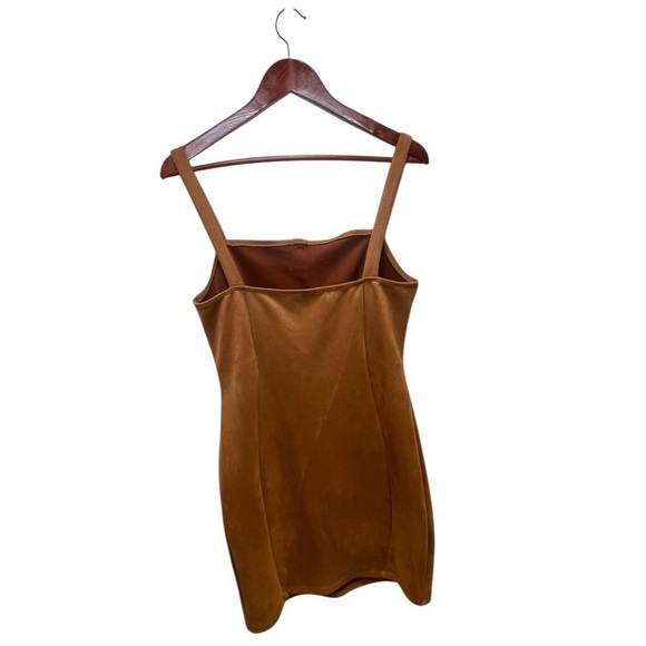 IRIS Suede Mini Dress with button detail
Size L - Picture 11 of 13